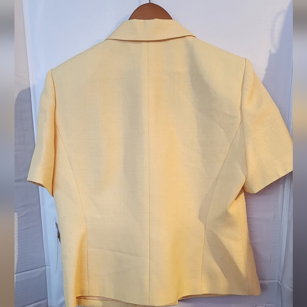Le Suit Yellow Blazer and Skirt Set‎ Sz 8p NWT - Picture 2 of 13